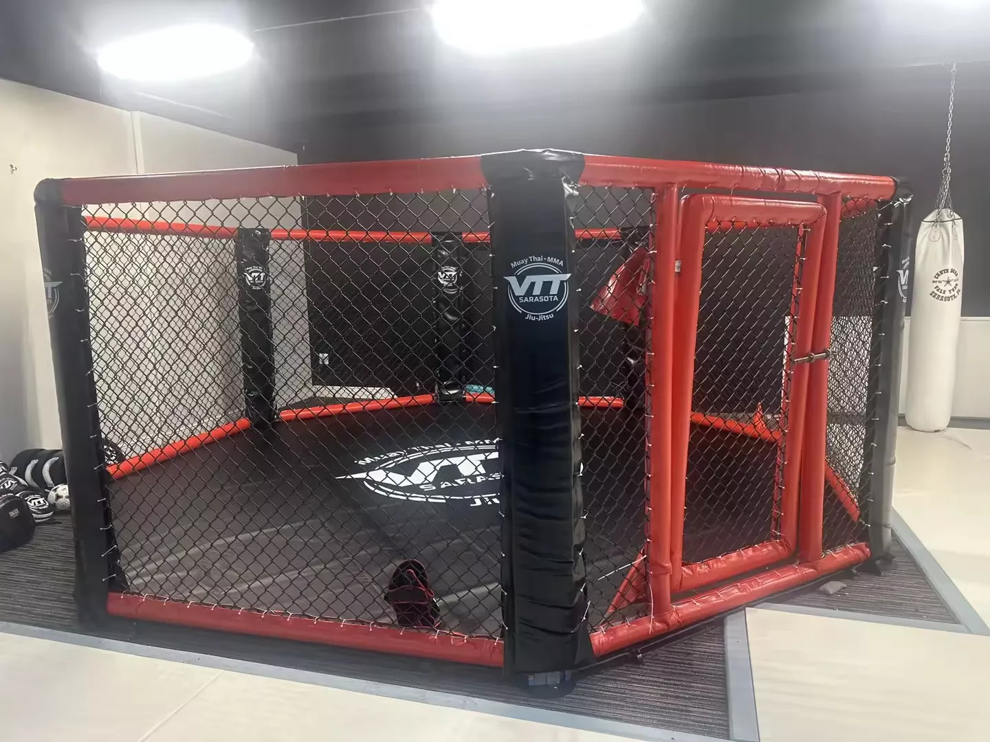 How can custom MMA octagons balance durability, safety, and brand image in high-traffic martial arts gyms?